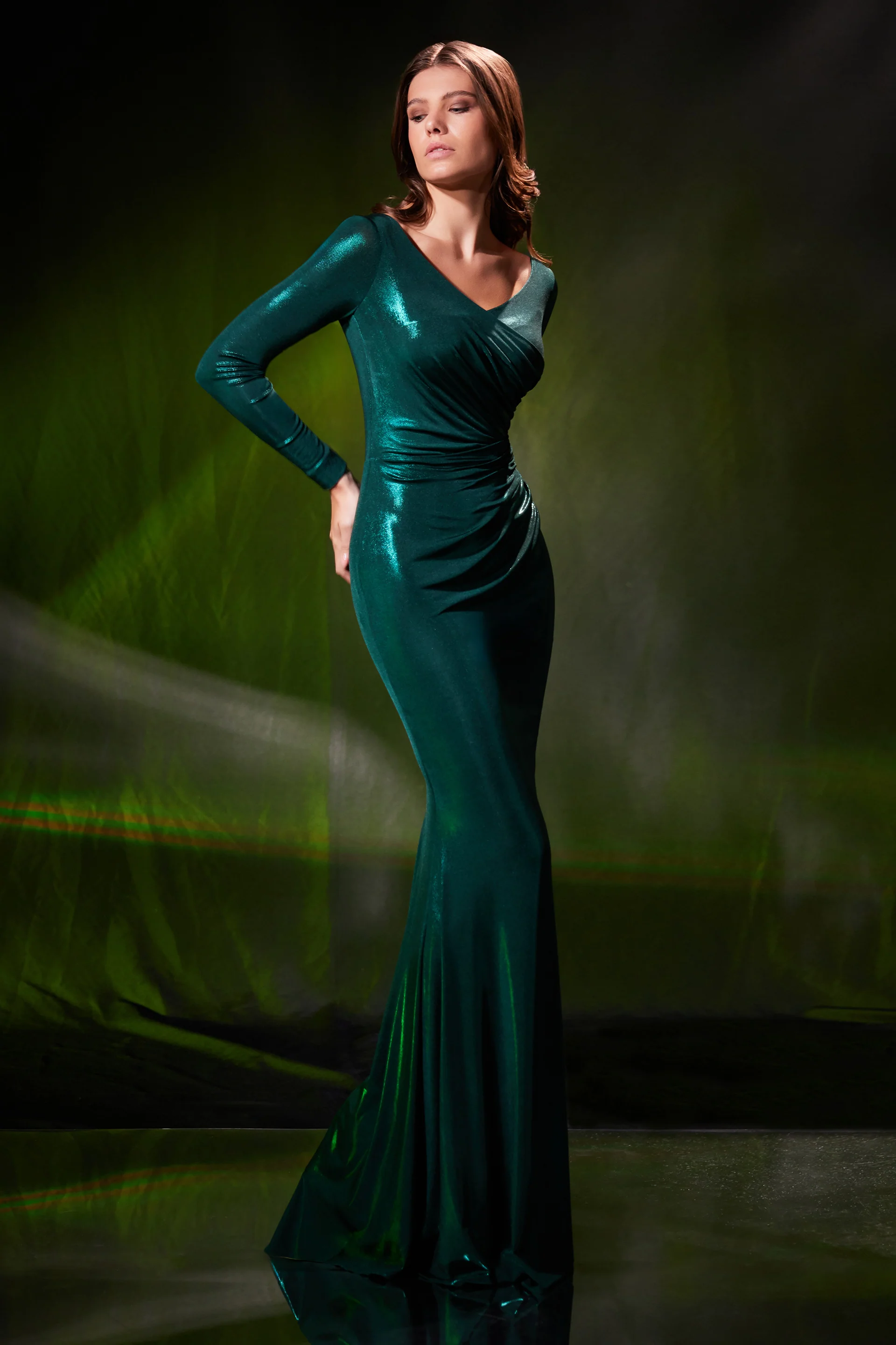 Rochie de seara cu decolteu in V si maneci lungi din lycra metalica Afterglow CA199 - Image 3