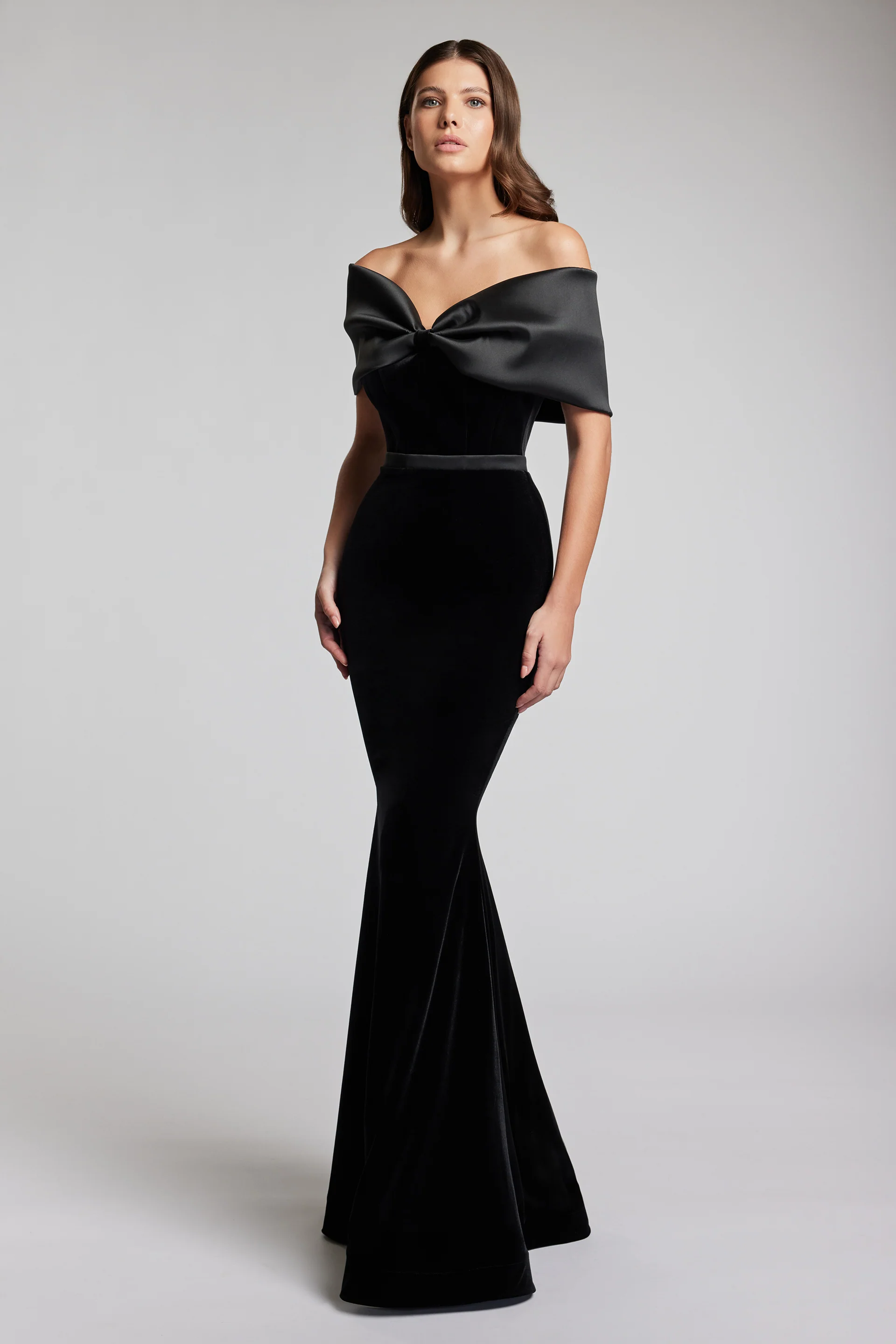 Rochie lunga din catifea cu trena Dark Star CA184